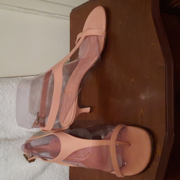 Ladies Sandal - Picture 2 of 4